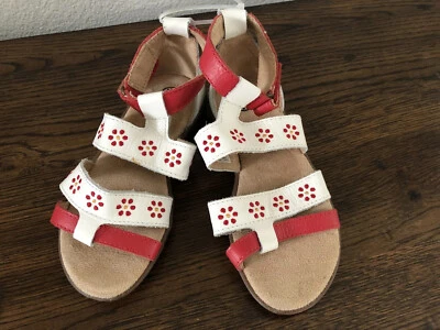 Nuevas sandalias UGG con correa para niños y niñas talla 10 para niños Foto 1 de 4