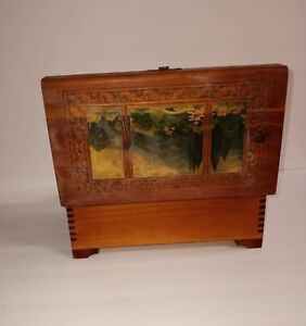 Boîte bois vintage sculptée côtés avec trois photos sur le dessus A5