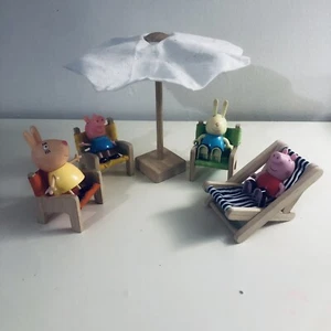 Lot 9 Pieces of Peppa Pig Figures and PlanToys Furniture Set Beach Theme - Picture 1 of 17