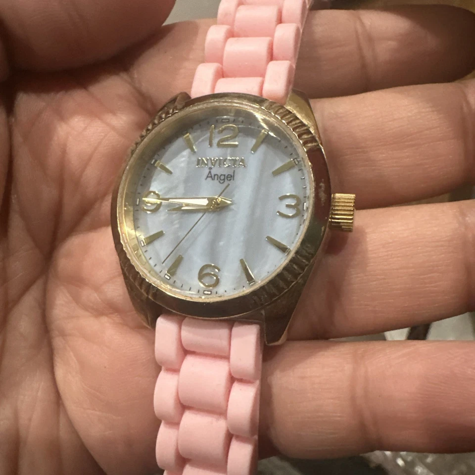Reloj Invicta para damas Angel azul esfera fregona en funcionamiento correa de silicona rosa 34 mm ajuste 7 pulgadas Foto 1 de 4