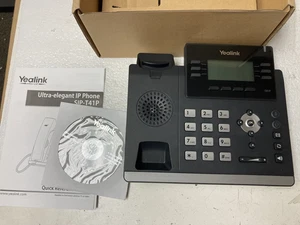 Yealink One Talk SIP-T41P Desk Phone Black/Silver No Power Adapter Open box - Afbeelding 1 van 8