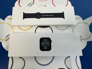 Bracelet sport Apple Watch SE (Gen 2) 40 mm minuit aluminium GPS S/M & M/L (A2722) - Photo 1 sur 8