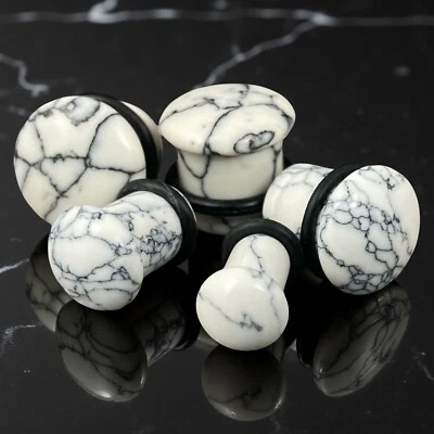 Par de tapones de piedra Howlite de una sola llamarada medidores orgánicos ELIGE EL TAMAÑO Foto 1 de 4