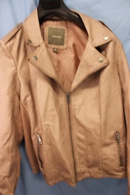 Jaqueta de couro sintético feminina Maurices tamanho 2 com painéis laterais elásticos - Imagem 1 de 4