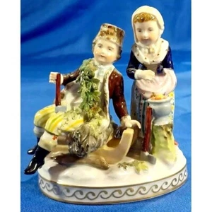 Antique CARL THIEME Porcelain Group Couple Winter Season DRESDEN After Meissen - Picture 1 of 10