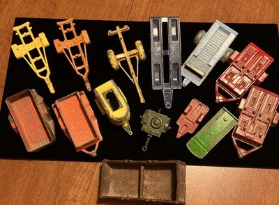 Lote De 13 Remolques De Metal Diecast Juguete Tootsie De Colección MÁS 1 Dinky Toy Army Foto 1 de 4