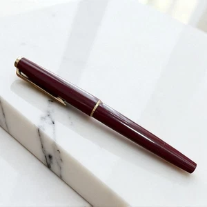 Montblanc 320 Bordeaux & Gold 14K 585 Fountain Pen - Picture 1 of 10