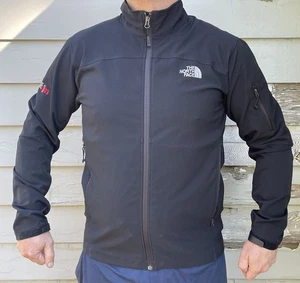 The North Face Coca-Cola Gestion Uomo Medium Nero Giacca Cappotto Softshell - Foto 1 di 10