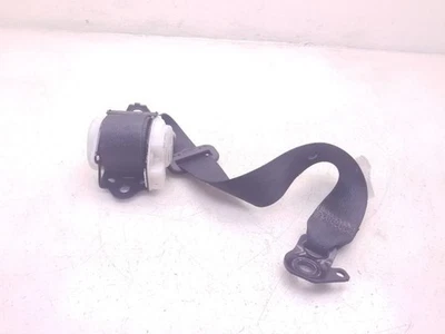 Toyota Prius C 2014 lado del conductor montaje del cinturón de seguridad trasero  Foto 1 de 4