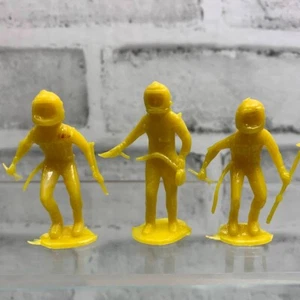 Vintage Plastic MPC Astronaut Figures (3) Pack Yellow - Picture 1 of 5