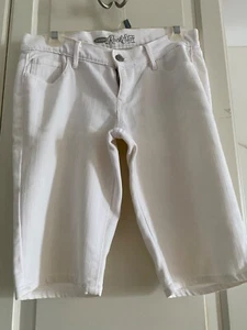 Old Navy Shorts Damengröße 6 Farbe weiß Schrittlänge 7” - Bild 1 von 6