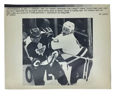 Vintage AP Wire LEAFDESK Press Photo Pic '90 MAPLE LEAFS-ISLANDERS MAGUIRE LUDWG - Image 1 of 3