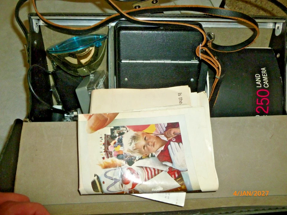 Vintage Polaroid Automatic 250 Land Camera mit Zubehör im Koffer - Bild 1 von 4