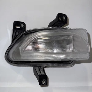 2015-2018 Jeep Renegade Turn Signal Halogen OEM Passenger Side RH ALL TABS - Picture 1 of 3
