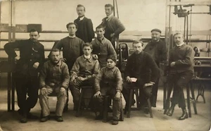 Carte photo Amiens, Somme Ouvriers Atelier textile CPA Photographie Vieux métier - Picture 1 of 5