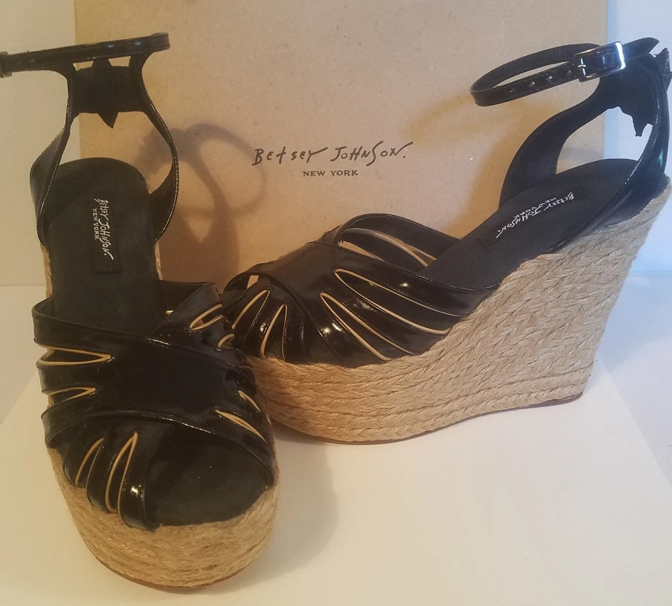 ¡Prístino vintage años 80! Sandalias de plataforma Betsey Johnson de charol negro 9B Foto 1 de 4