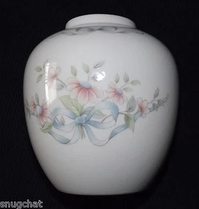 Vintage Collectible Vase Princess House Exclusive Handcrafted in Fine Porcelain - Picture 1 of 3