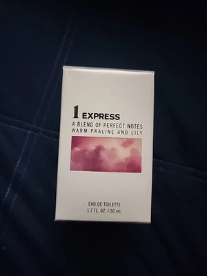 Express 1 A Blend Of Perfect Notes chocolate quente e lírio Eau de Toilette 1,7 oz - Imagem 1 de 4