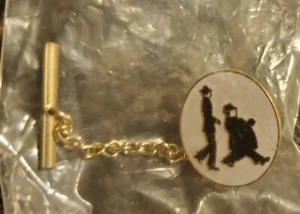 Rare Laurel & Hardy Tie Tack Enamel Black White Vintage Gold Tone Oval - Picture 1 of 4