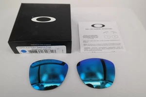 NUEVO Oakley FROGSKINS OO9013 PRIZM ZAFIRO POLARIZADO Lente de Repuesto Auténtico - Imagen 1 de 4