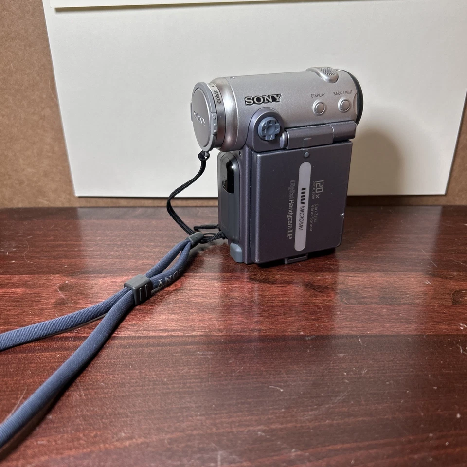Sony Handycam MicroMV Camcorder DCR-lP5  Video Camera Powers On - Untested - Image 1 of 4