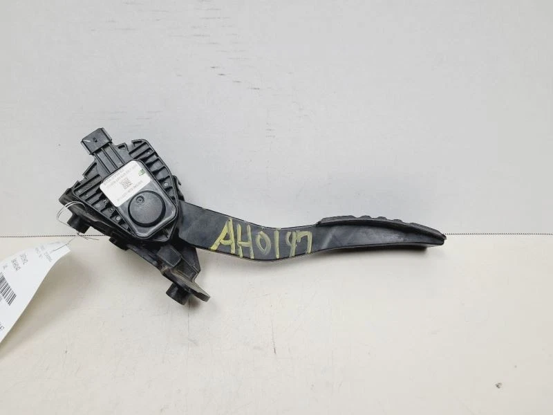 Accelerator Gas Pedal Assembly Fits 2012 Ford Mustang 565956 - Image 1 of 4