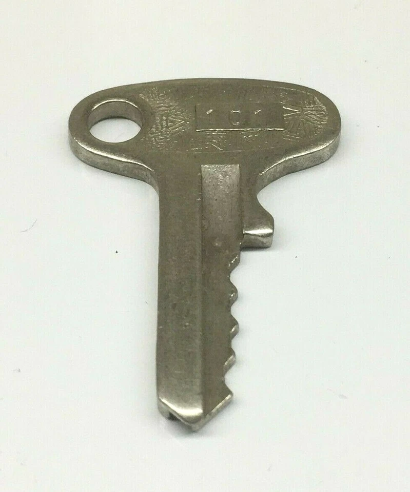 New OEM Yamaha motorcycle fork steering lock keys replacement key codes 318-452 - Image 1 of 1