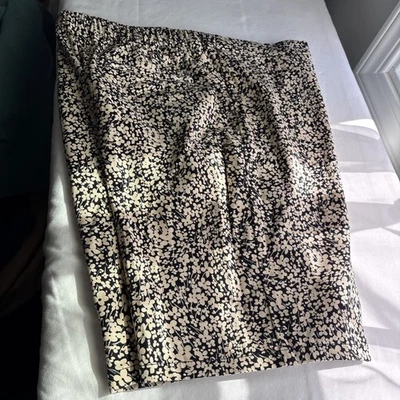 Pantalones Cortos Isaac Mizrahi Live Damas Talla 12 P Negro y Tostado Floral Un Bolsillo en la Espalda Foto 1 de 4