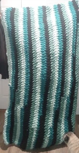 chunky yarn blanket - Picture 1 of 3