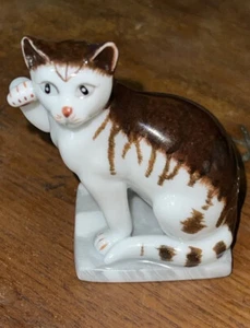 FRANKLIN MINT COLLECTION German Cat With Paw Up Curio Cabinet Collection Vintage - Picture 1 of 6