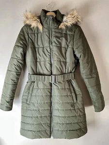 Maralyn & Me Jrs Med. Puffer Mantel tailliert mit Gürtel olivgrün, Fellkapuze, mittlerer Oberschenkel - Bild 1 von 10
