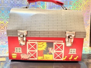 VINTAGE 1950s RED BARN WITH DOORS OPEN METAL DOME TOP LUNCHBOX VERY NICE - Picture 1 of 13