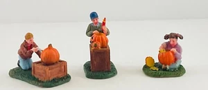 Spooky Town "PUMPKIN CARVERS" Figurines Lemax Trick or Treaters Set of 3 52009 - Picture 1 of 7