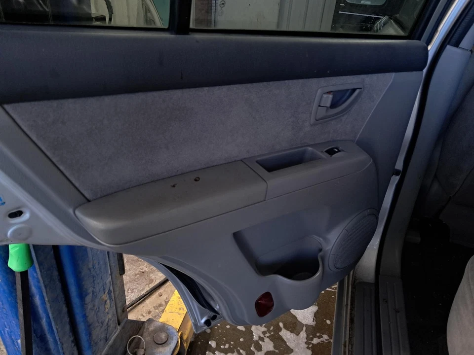 二手后左门内部装饰面板 适合:2008 起亚索伦托 A 级 — 第 1/4 张图片