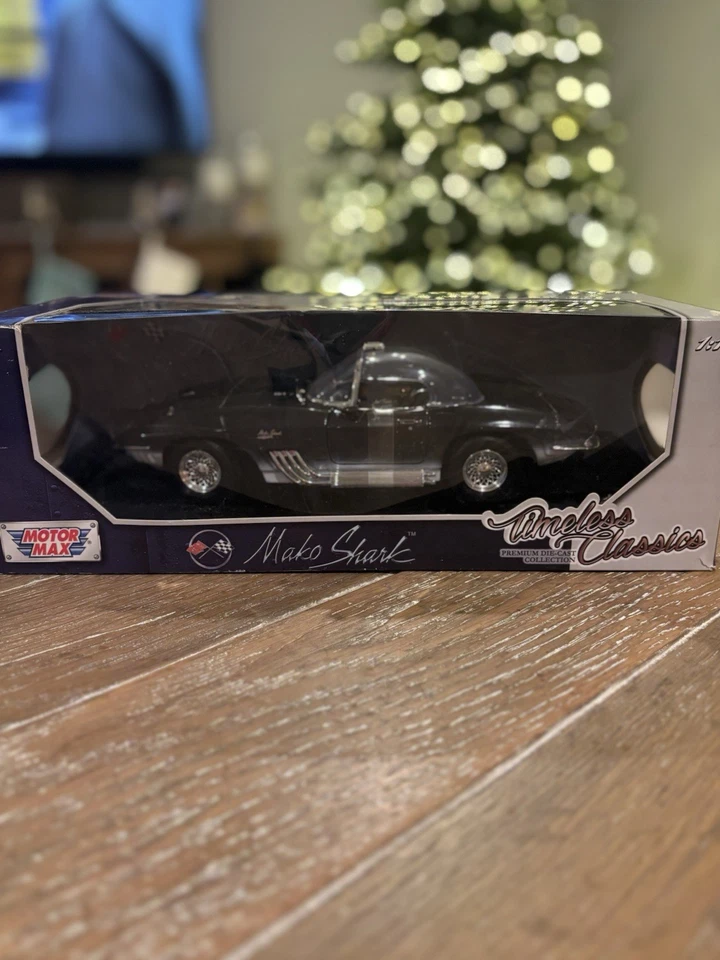 Motor Max 1961 Mako Shark | Black 1:18 | Free Shipping!! - Image 1 of 1