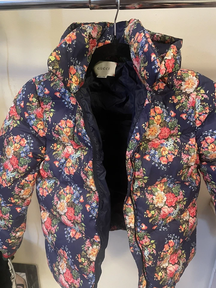 Abrigo Gucci para niñas con capucha desmontable. Floral Talla 10.**Falta lengüeta de cremallera* Foto 1 de 4