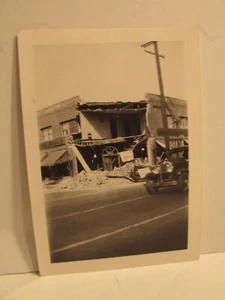 VINTAGE FOUND PHOTOGRAPH B&W ART OLD PHOTO 1930S 1933 LONG BEACH CA EARTHQUAKE - Picture 1 of 4