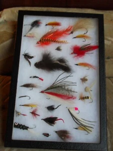 VINTAGE 8" X 12" DISPAY CASE FLY FISHING 26 FLIES DISPLAYED - Picture 1 of 11
