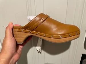 GAP Women Clogs Size 6 - Picture 1 of 3