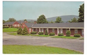 Pittsfield, Mass. vintage roadside postcard / Town & Country Motor Lodge motel - Bild 1 von 2