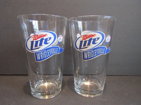 MILLER LITE Chicago Cubs WRIGLEYVILLE '09 Set of 2 PINT BEER GLASSES Cover