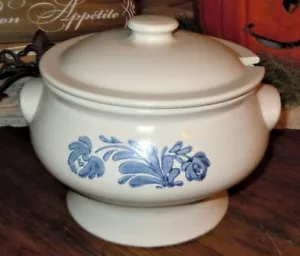 Vintage Pfaltzgraff Yorktowne Stoneware Soup Tureen & Lid #7-150 Castle Mark - Picture 1 of 12