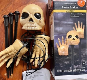 HALLOWEEN PLUG IN LIGHT UP GROUND EMERGING SKULL HEAD AND HANDS LAWN STAKES~NEW - Picture 1 of 3