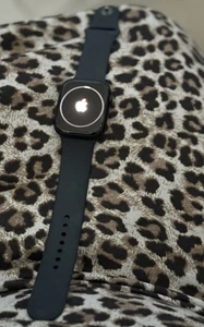 Apple Watch Series 7 45mm Aluminum Case with Sport Band Midnight, Excellent! - Photo 1 sur 11