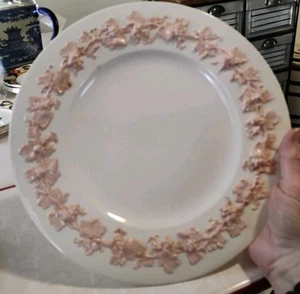 Wedgwood Queensware Embossed Pink Grapes On Cream Dinner Plate - Picture 1 of 6