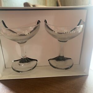 Pre-Owned Bride & Groom Pedestal Toasting Glasses/Clear/Design/wedding/Champagne