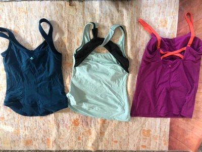 Camiseta sin mangas Prana tirantes cruzados espalda negra/verde cachemira floral talla mediana yoga Foto 1 de 4