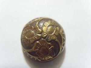 1800s antique Victorian Gold tone metal floral dome collector button 52312 - Picture 1 of 4