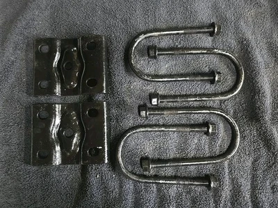 Rear Leaf Spring U-bolts Brackets Spacer 2000 Ford F150 OEM Used 8.8 - Image 1 of 3