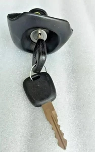 SUITABLE FOR SUZUKI ALTO CYLINDER ASSYBACK DOOR LOCK (VX & A MARUTI 82504M79G50 - Foto 1 di 3